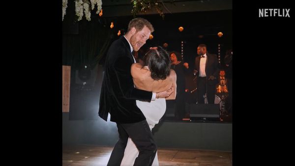 Harry &amp; Meghan (Netflix) : danse endiablée, baiser fougueux… images intimes du mariage dans un nouveau teaser
