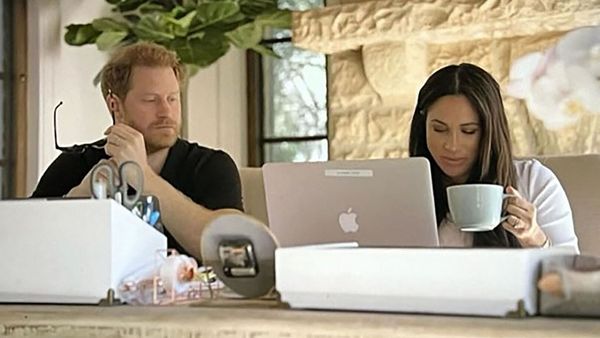 Harry &amp; Meghan (Netflix) : l’improbable danse un brin sexy de Meghan dans son premier nid d’amour avec Harry