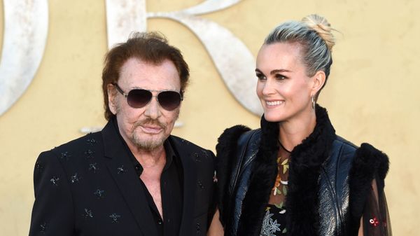 Johnny par Laeticia : en larmes, Laeticia détaille les derniers mois de vie de Johnny Hallyday