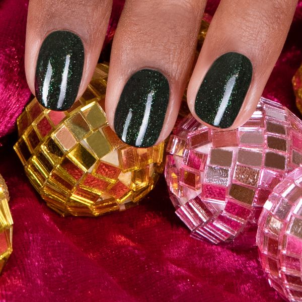 Manucure pour les fêtes : il faut que ça brille !