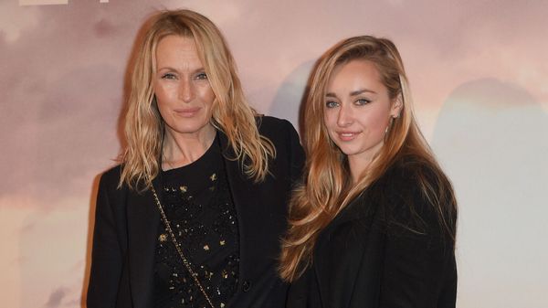 "Ni copine, ni trop sévère" : les confidences d’Emma Smet sur sa mère, Estelle Lefébure