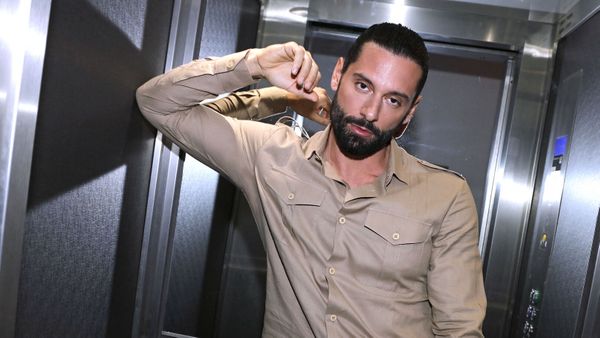 "Pas très gay friendly là-bas" : violemment pris à parti, Hugo Manos lâche une réponse piquante à ses détracteurs