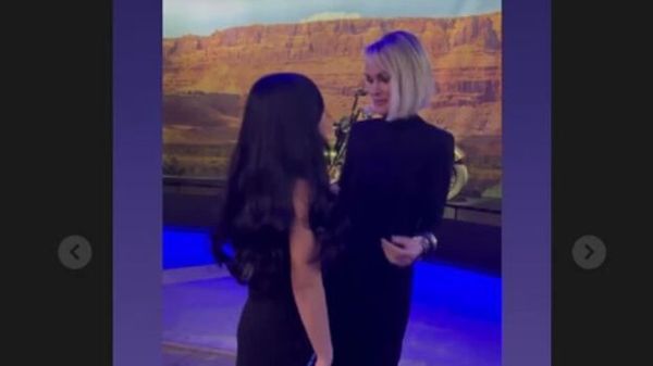 Robe fourreau et minis tenues… Laeticia Hallyday, Jade et Joy en femmes fatales pour lancer l’expo Johnny