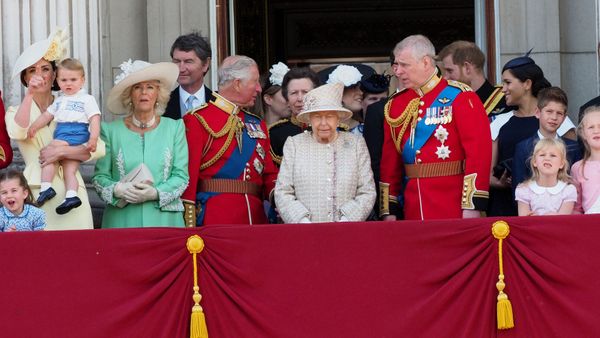 Série Netflix de Meghan et Harry : des entretiens de crise prévus entre Kate, William, et Charles III 