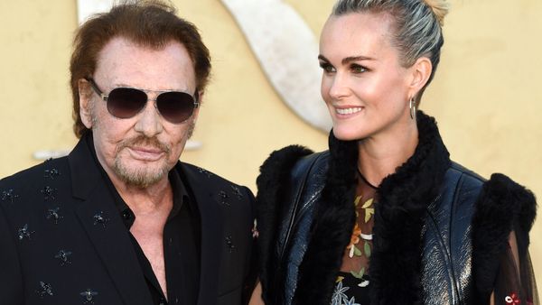“Ses proches ne veulent pas qu’elle entre” : révélation sur le dernier souffle de Johnny Hallyday, sans Laeticia à ses côtés