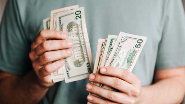 Ubuesque ! Deux frères héritent de leur petit-cousin suisse et se retrouvent face à une surprise très indigeste