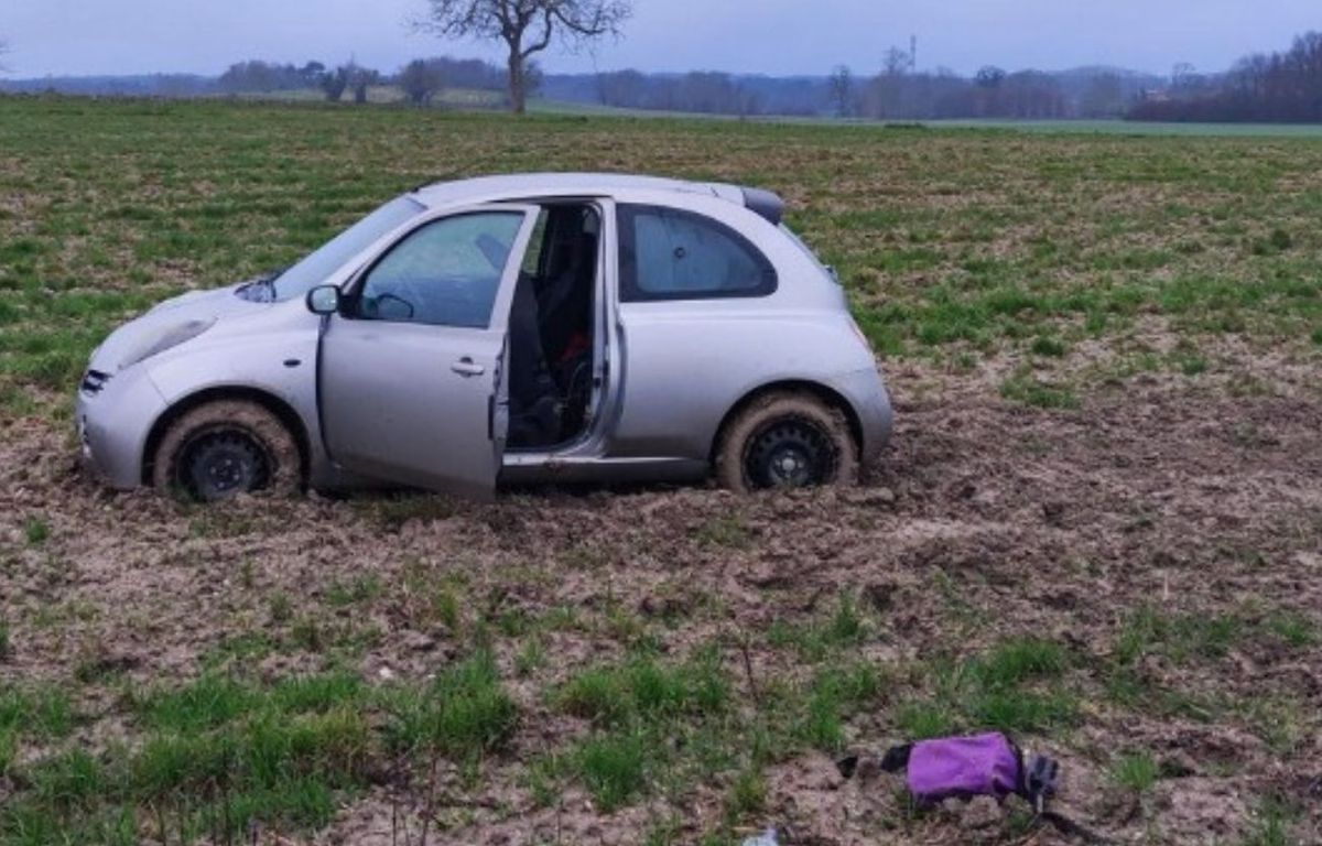 Charente-Maritime : Il veut éviter la herse des gendarmes et se retrouve embourbé dans un champ