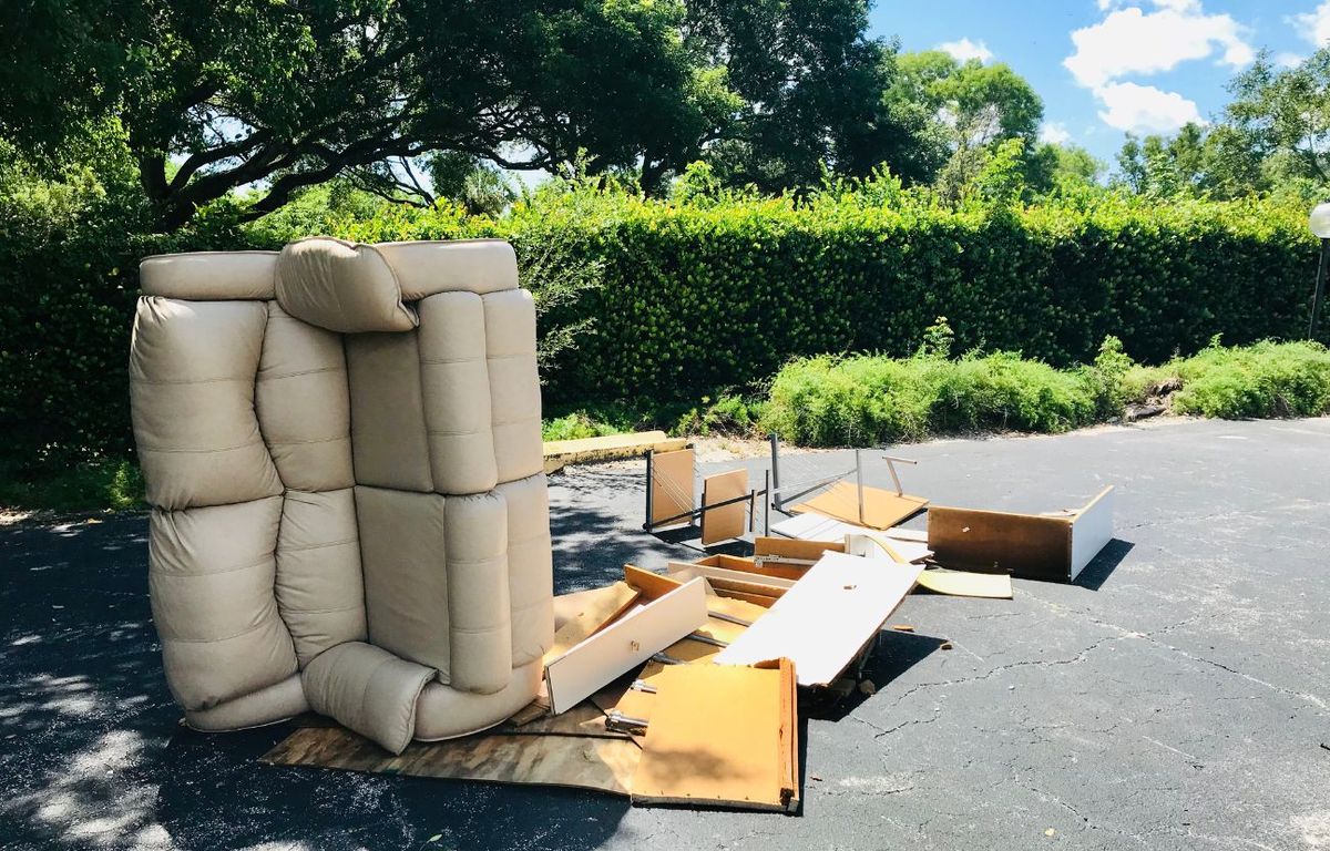 Brive : Il balance du quatrième étage ses meubles dans la rue et déclenche un incendie