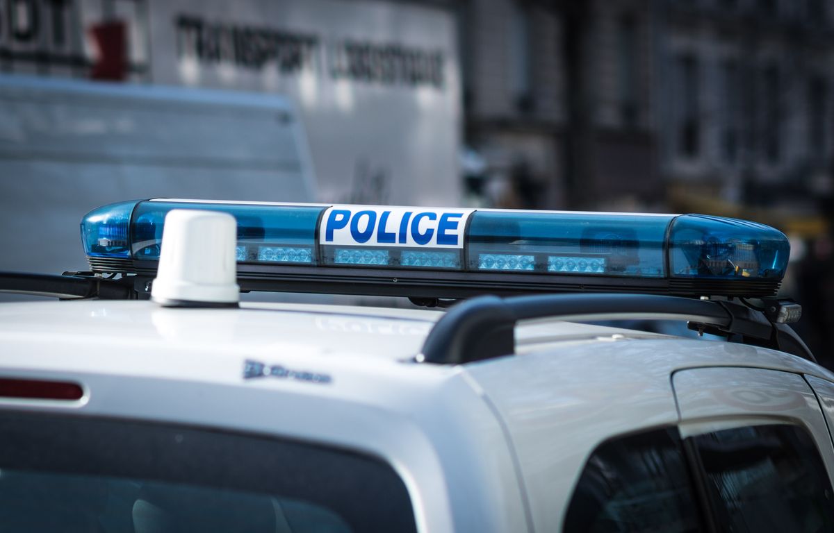 Versailles : Un homme menace des policiers avec un sabre