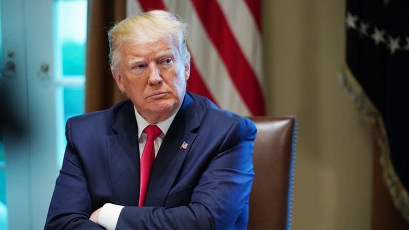 Assaut du Capitole: la femme d’un policier mort après l’attaque porte plainte contre Donald Trump