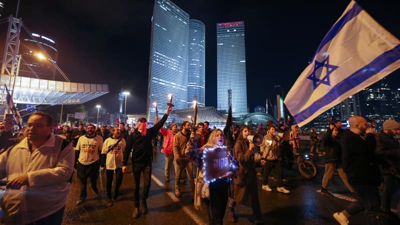 À Tel-Aviv, des dizaines de milliers d’Israéliens conspuent Netanyahu et “les fascistes”