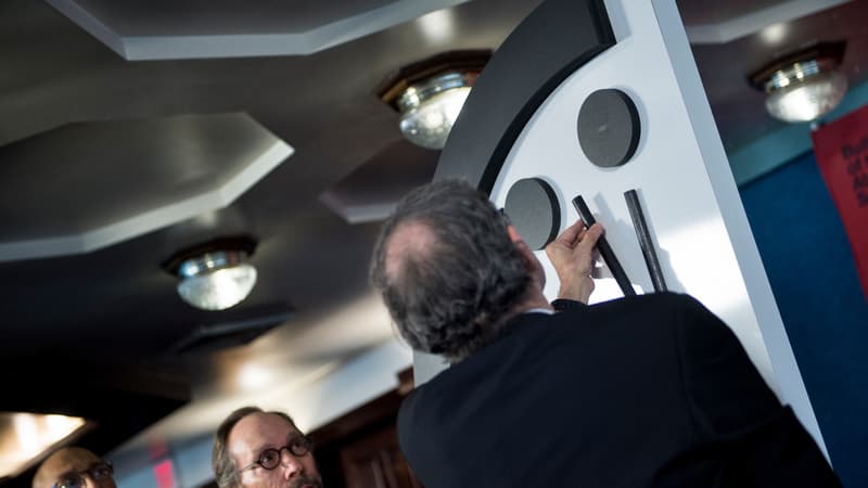 L’horloge de l’apocalypse jamais aussi proche de minuit, l’heure de la fin des temps