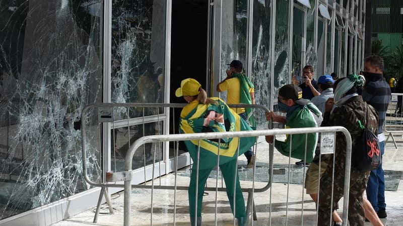 Saccage des lieux de pouvoir au Brésil: ces symboles de la démocratie pris pour cible par les pro-Bolsonaro