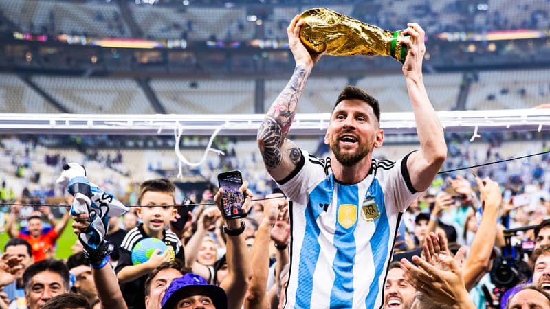 Coupe du monde: Messi portait un faux trophée sur la photo la plus likée du monde (et ne le savait pas)