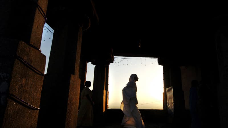 Inde: une riche héritière de 8 ans renonce à des millions de dollars en diamants pour devenir nonne