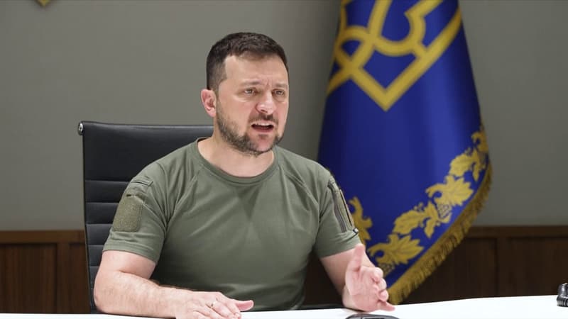 Guerre en Ukraine: Zelensky évoque “des assauts violents” à Soledar dans l’est du pays