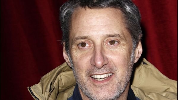 Antoine de Caunes : ses regrets sur sa relation avec ses enfants