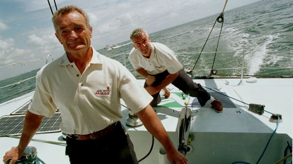 AUTOPSIES DE STARS. Eric Tabarly, le marin expérimenté est-il mort à cause d’une simple superstition ?