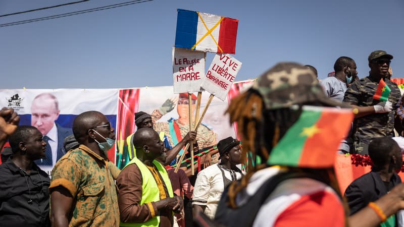 Le Burkina Faso demande le départ des troupes françaises “d’ici un mois”
