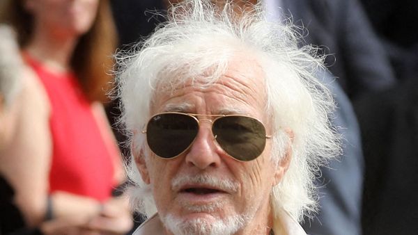 "Ça suffit comme ça" : agacé, Hugues Aufray met les choses au clair concernant son état de santé