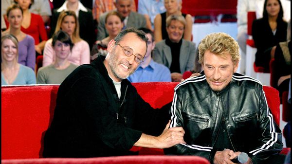 "Ce n’est pas mon style" : les rares confidences de Jean Reno sur la guerre d’héritage entre Laeticia Hallyday, David et Laura