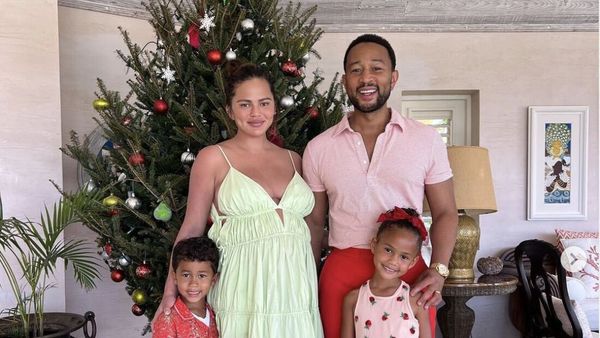 Chrissy Teigen maman : elle dévoile l’adorable frimousse de son troisième enfant