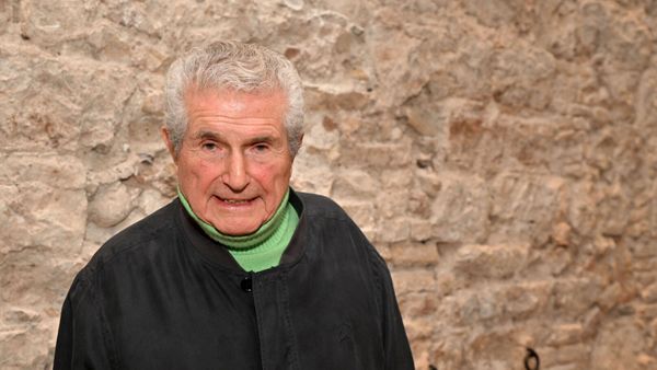 Claude Lelouch : le réalisateur a mis son manoir normand en vente pour… 7,5 millions d’euros !