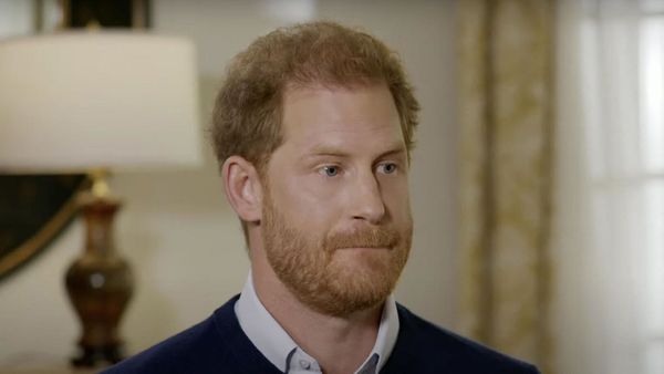 "Elle m’a dompté comme un jeune étalon" : Harry révèle comment il a perdu sa virginité avec une femme mûre