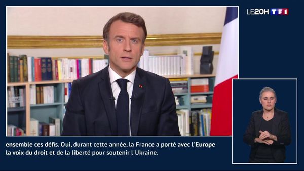 Emmanuel Macron : le décor de ses voeux pour 2023 interroge les Français