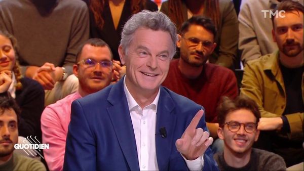 Fabien Roussel : cigarette aux lèvres, col relevé … ces surprenantes images de son passé de journaliste