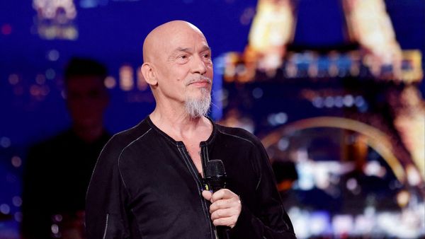 Florent Pagny radieux : bouc impeccablement taillé, cheveux au vent… A ses côtés, Kendji Girac dévoile une photo