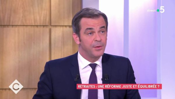 "Il a sa place" : Olivier Véran lance une perche pour recruter Mohamed Bouhafsi en plein direct