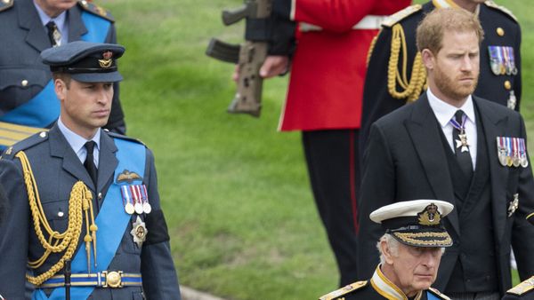 “Je ne l’aurais jamais laissé faire ça tout seul” : les propos déchirants d’Harry sur William en deuil