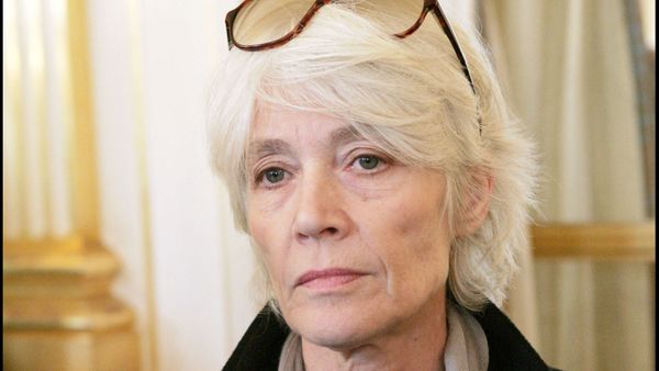 "Je vous laisse imaginer…" : au plus mal, Françoise Hardy évoque les séquelles incurables de ses radiothérapies