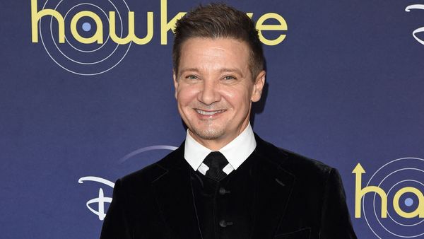 Jeremy Renner gravement blessé : la famille de l’acteur “battant” donne de ses nouvelles