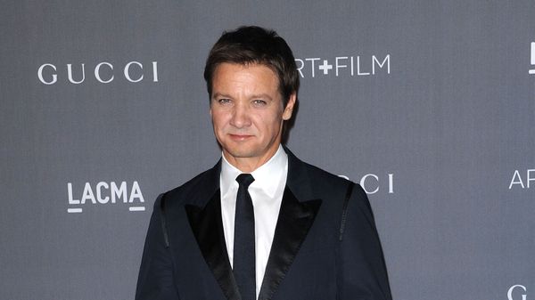 Jeremy Renner : hospitalisé après son accident de chasse-neige, ce qui attend désormais l’acteur