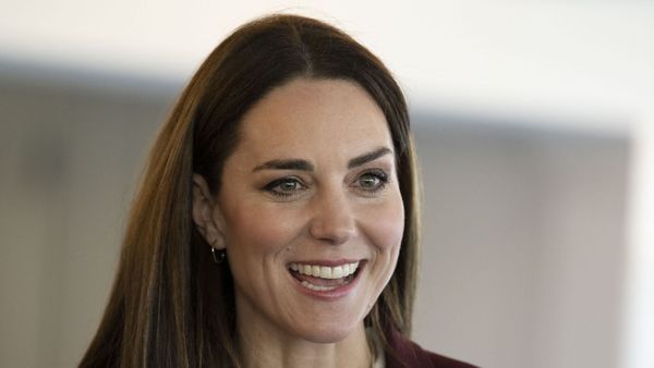Kate Middleton : découvrez le prix du costume bordeaux qu’elle a ressorti pour sa deuxième sortie de l’année