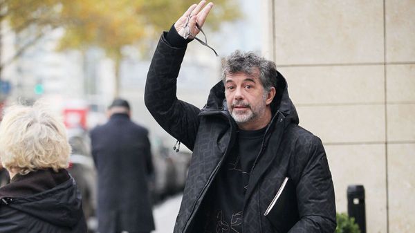  "La Lune du bonheur" : Stéphane Plaza dévoile ses fesses pour célébrer 2023