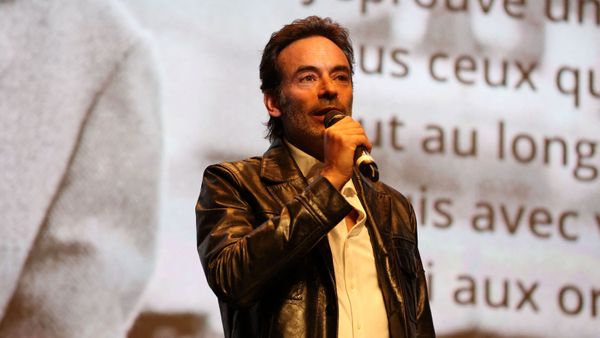 "La magie n’opère pas du tout" : Anthony Delon évoque le deuil difficile de sa mère pour un triste anniversaire