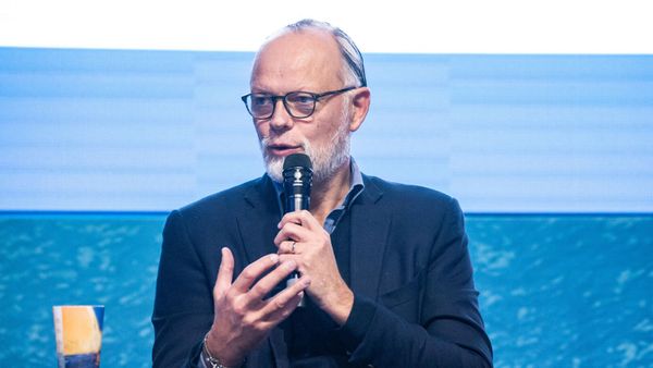 "Les sourcils sont tombés… les cheveux tombent…" : méconnaissable, Edouard Philippe fait une mise au point cash