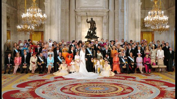 Letizia d’Espagne : découvrez le prix totalement dingue de sa robe de mariée