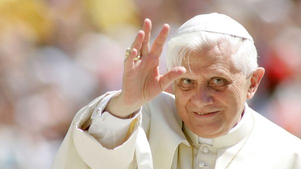 Mort de Benoît XVI : son corps exposé aux fidèles, les premières images dévoilées