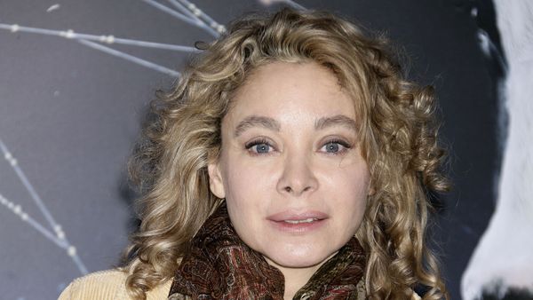 Roger Hanin exécrable ? Grace de Capitani se confie sur leur collaboration difficile et ce geste qui l’a outrée