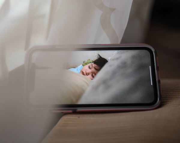 Sa femme le trompe il entend tout via le babyphone connecté