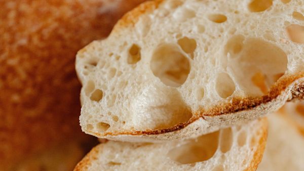 Var : un collégien mord dans son morceau de pain à la cantine sans se douter qu’il va finir aux urgences