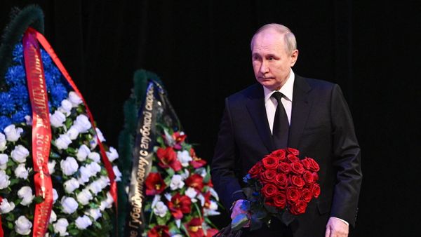 Vladimir Poutine bien entouré : cette intrigante femme blonde qui le suit partout 