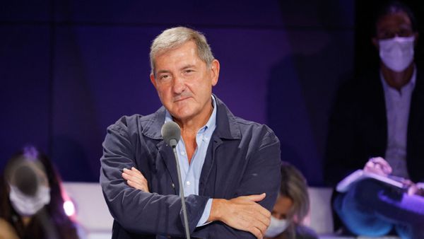 Yves Calvi : couple, âge, origine, vrai nom, Twitter… Tout savoir