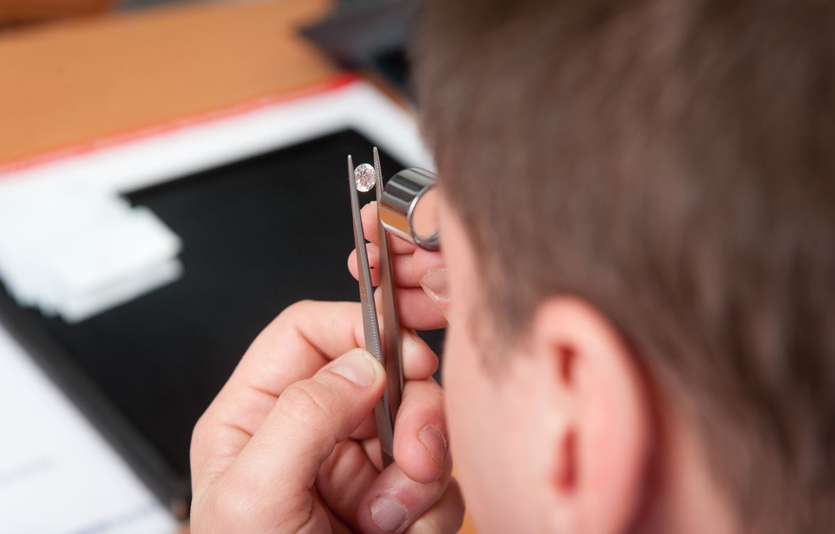 Nice : Un automobiliste met la main sur un colis à 170.000 euros égaré par des convoyeurs de fonds