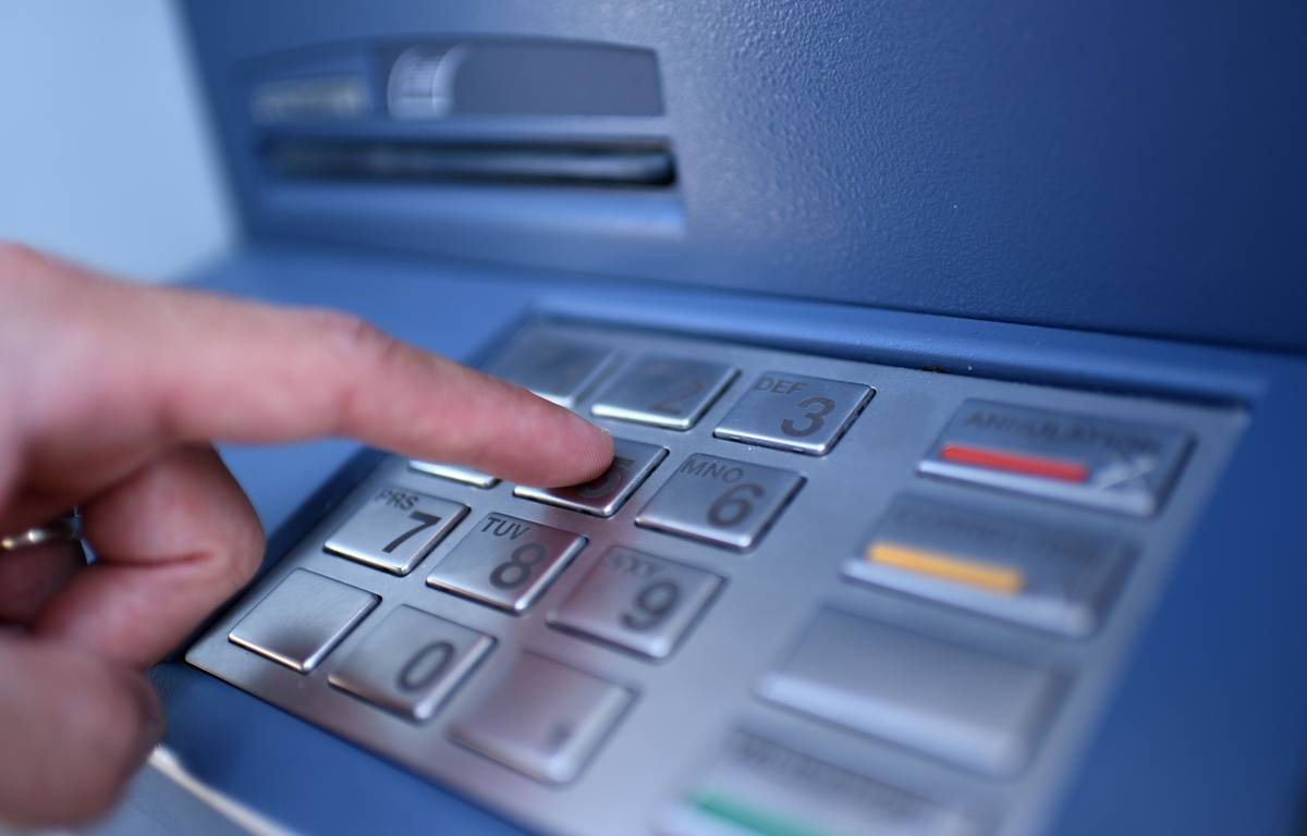 Nîmes : Deux aides-soignantes soupçonnées d’avoir vidé le compte d’un homme de 93 ans