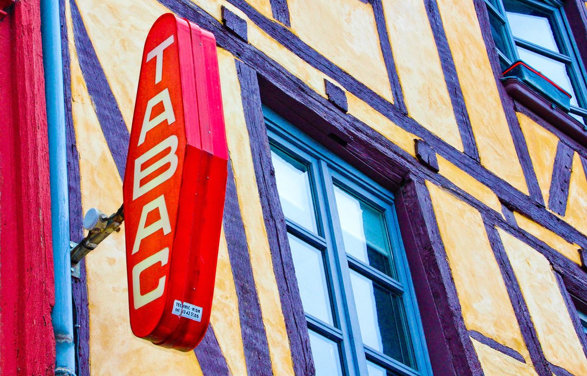 Gard : Accusée d’avoir exhibé une arme devant un buraliste pour qu’il lui offre des cigarettes